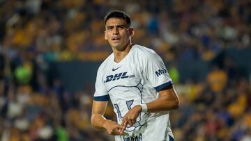 AME5245. MONTERREY (MÉXICO), 03/02/2024.- Guillermo Martínez de Pumas festeja una anotación ante Tigres hoy, durante un partido correspondiente a la jornada 5 del Torneo Clausura 2024 celebrado en el estadio Universitario de la ciudad de Monterrey. EFE/Miguel Sierra
