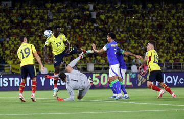 Davinson Sánchez se perderá el duelo ante Paraguay por Eliminatorias