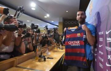 La presentación de Arda Turan en imágenes