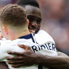 La secuencia fotográfica del gol de Davinson ante Leicester
