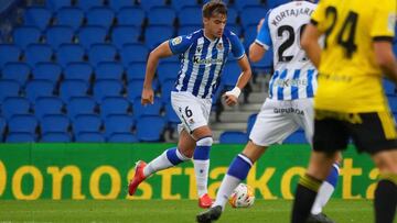 González de Zárate conduce la pelota