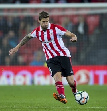 El 30 de enero de 2018, el Athletic Club abonó la cláusula de rescisión de 32 millones de euros, firmando hasta 2023, cuando se fue libre al FC Barcelona.