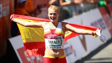 Julia Takacs en el momento de ganar la medalla de bronce en el Europeo de Berl&iacute;n. 