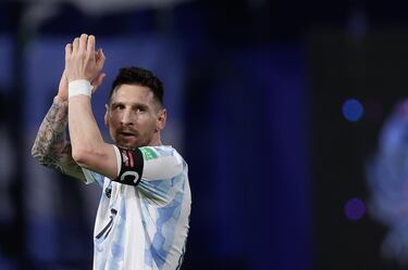 Messi sonríe y Argentina gana