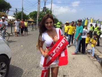 En la afueras del Metro ya se vive la fiesta de la Selección