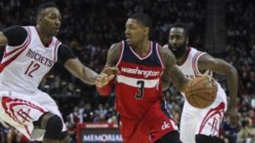 Bradley Beal ante Dwight Howard y James Harden.