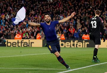 1-0. Luis Suárez celebró el primer gol.