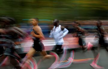 Kipchoge, de 34 años, se convirtió en Viena en el primer ser humano que baja de dos horas en 42.195 metros, la maratón aunque no será homologado como récord.