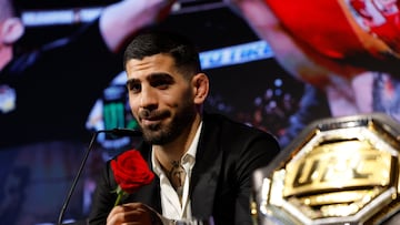 El luchador hispano-georgiano Ilia Topuria, a su regreso a España tras proclamarse campeón del mundo del peso pluma de la UFC