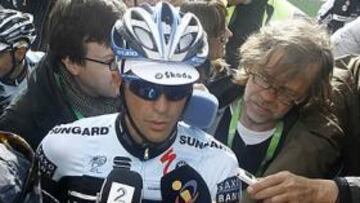 Contador reaparece entre críticas a España