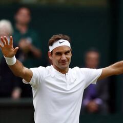 Federer and Djokovic march on at Wimbledon