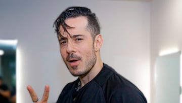 José Madero sorprende al portar jersey de los Leones de Yucatán