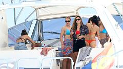 Las campeonas del mundo disfrutan del mar en Ibiza