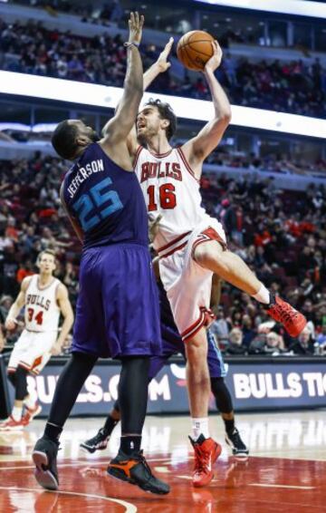 Pau y Jefferson. Bonito duelo en el pintura.