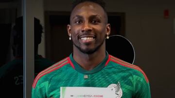 Julián Quiñones, presentado como refuerzo de México