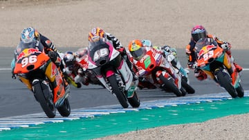 Los pilotos de Moto3 durante la carrera del GP de España 2023.