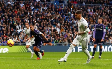 Sergio Ramos scores from the penalty spot to make it 2-0 against Valladolid. Min.88