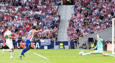 Giuliano tuvo una gran oportunidad de adelantar a su equipo, pero el balón fue al palo. 