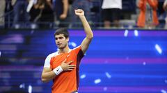 Flushing Meadows (United States), 11/09/2022.- Carlos Alcaraz of Spain celebrates after defeating Casper Ruud of Norway during the men's final match at the US Open Tennis Championships at the USTA National Tennis Center in Flushing Meadows, New York, USA, 11 September 2022. The US Open runs from 29 August through 11 September. (Tenis, Abierto, Noruega, España, Estados Unidos, Nueva York) EFE/EPA/JUSTIN LANE
