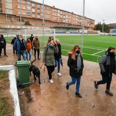 Largas colas en Utrillas para conseguir entradas ante el Valencia