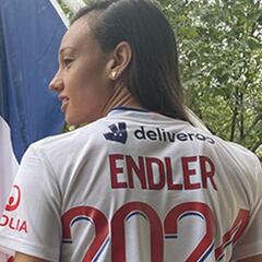 "El mejor equipo del mundo": la nueva casa de "Tiane" Endler