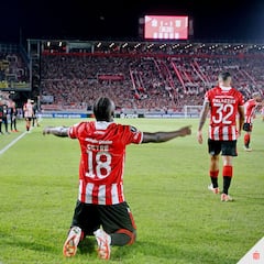 Edwuin “Cetresiete”, nace una figura en Estudiantes