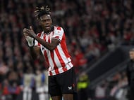 Athletic Bilbao's Spanish forward #10 Nico Williams applauds during the UEFA Champions League league phase day 6 football match between Athletic Club Bilbao and Paris Saint-Germain (PSG) at San Mames Stadium in Bilbao on December 10, 2025. (Photo by ANDER GILLENEA / AFP)