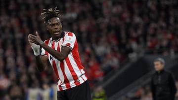 Athletic Bilbao's Spanish forward #10 Nico Williams applauds during the UEFA Champions League league phase day 6 football match between Athletic Club Bilbao and Paris Saint-Germain (PSG) at San Mames Stadium in Bilbao on December 10, 2025. (Photo by ANDER GILLENEA / AFP)
