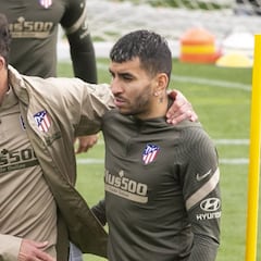 Simeone se guarda dos balas