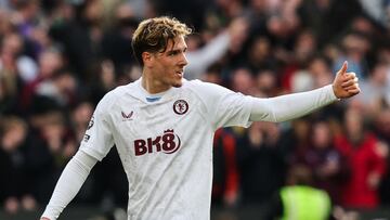 Aston Villa's Italian midfielder #22 Nicolo Zaniolo celebrates after scoring his team first goal during the English Premier League football match between West Ham United and Aston Villa at the London Stadium, in London on March 17, 2024. (Photo by Adrian DENNIS / AFP) / RESTRICTED TO EDITORIAL USE. No use with unauthorized audio, video, data, fixture lists, club/league logos or 'live' services. Online in-match use limited to 120 images. An additional 40 images may be used in extra time. No video emulation. Social media in-match use limited to 120 images. An additional 40 images may be used in extra time. No use in betting publications, games or single club/league/player publications. / 