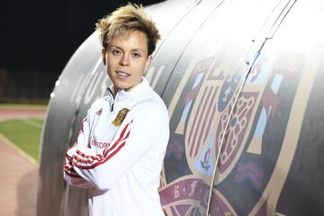 Amanda Sampedro (Madrid, 24 años) es todo coraje y corazón. El lema del club de sus amores, el Atlético de Madrid. Su entrega y carácter la han convertido en líder de su equipo y pieza fundamental de la Selección.