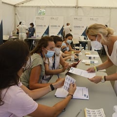 Varios expertos avisan del peligro de quitar la mascarilla con la variante Delta en aumento