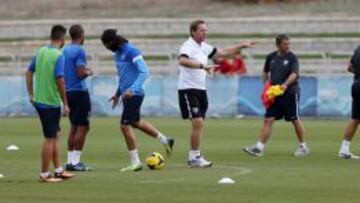 Schuster da un tirón de orejas a sus futbolistas por los resultados