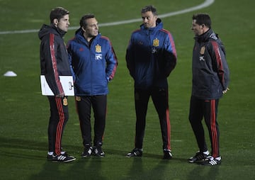 Luis Enrique con Roberto Moreno, Joaquí­n Valdés y Jesús Casas.