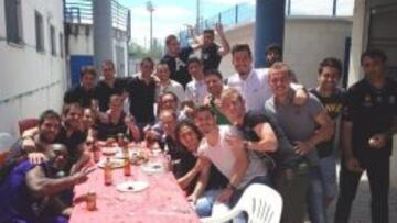 Los jugadores durante la comida.