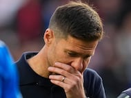 Xabi Alonso, con gesto contrariado, en el partido en el Rayo Vallecano y el Real Madrid.