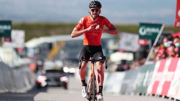 Montalegre (Portugal), 13/08 / 2021.- El ciclista estadounidense del equipo Rally Cycling, Kyle Murphy celebra su victoria en la octava etapa del 82 ¡ã Portugal Cycling Tour en 160,7 Km entre Braganca y Montalegre, Portugal, 13 de agosto de 2021. (Ciclismo ) EFE / EPA / NUNO VEIGA