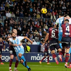 El Málaga salva un punto que tampoco llena al Levante