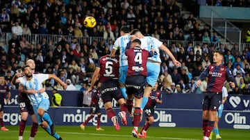 Álex Pastor hizo de cabeza el 1-1 para el Málaga CF ante el Levante UD.
