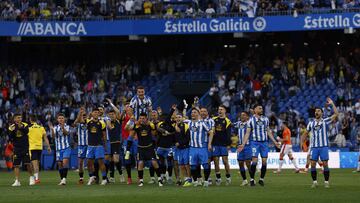 La plantilla del Deportivo celebra la victoria ante la Cultural Leonesa.