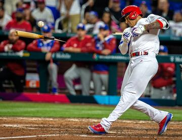 Manny Machado rompe su bate durante el partido del Clásico Mundial de Béisbol Pool D 2023.