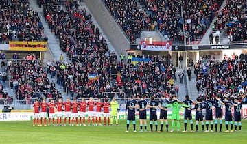 El mundo del f¨²tbol se solidariza con el pueblo ucraniano