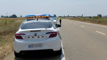 Inmediaciones del lugar en el que dos ciclistas han fallecido al ser arrollados y otro ha resultado herido en la N-601, km 293, en la localidad de Santa Cristina de Valmadrigal (Le&oacute;n).