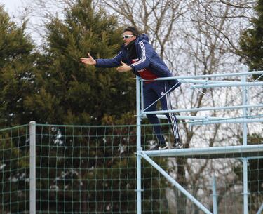 Luis Enrique se va al Barça y se sube al andamio del Camp Nou