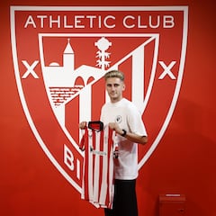 Navarro: “Muy feliz de que se quede Nico, es un crack, espero ayudar a que meta muchos goles”