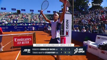 Etcheverry sorprende a Carball¨¦s para pisar su primer cuarto ATP