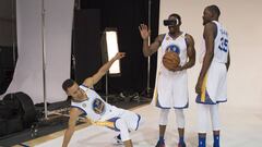 Stephen Curry, Andre Iguodala y Kevin Durant durante la presentaci&oacute;n del equipo la pasada temporada.