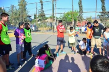 La idea de la actividad es mostrarles los valores del fútbol a los pequeños.