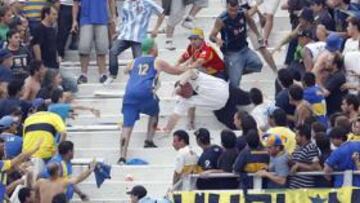 <b>'LA DOCE'. </b>Los ultras de Boca, antes del comienzo del partido.