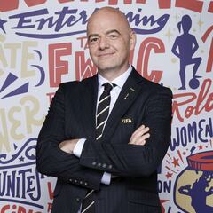 "El error de conderar el femenino una mala copia del masculino"